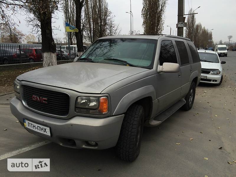 Внедорожник / Кроссовер GMC Yukon 1999 в 