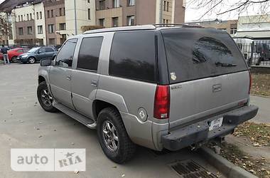 Внедорожник / Кроссовер GMC Yukon 1999 в 