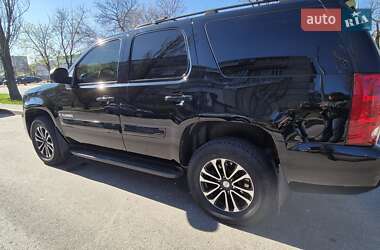 Внедорожник / Кроссовер GMC Yukon 2006 в 
