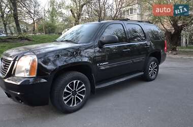 Внедорожник / Кроссовер GMC Yukon 2006 в 