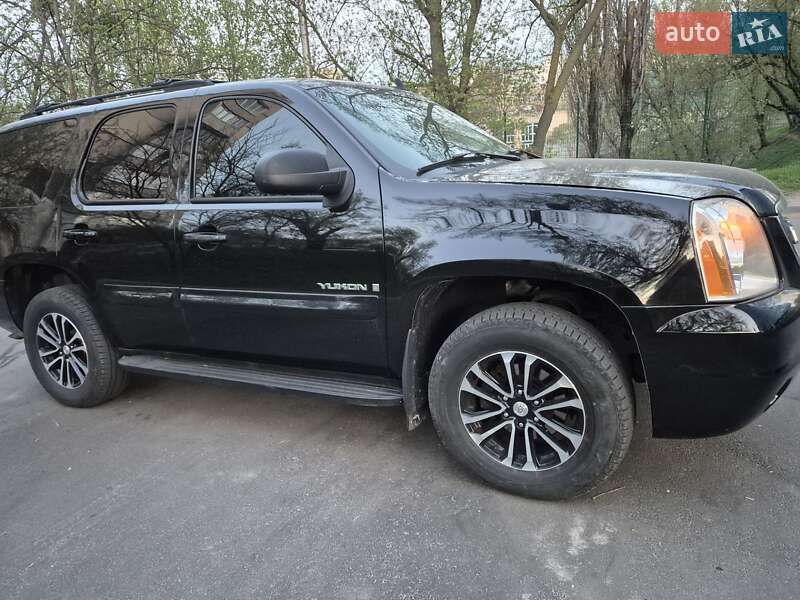 Внедорожник / Кроссовер GMC Yukon 2006 в Киеве