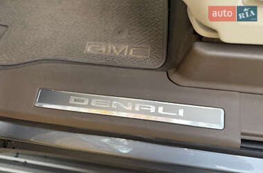 Позашляховик / Кросовер GMC Yukon 2021 в 