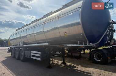 Цистерна GOFA TSA 2002 в Києві