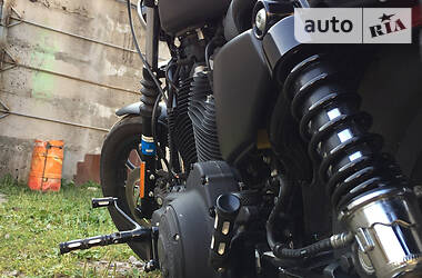 Мотоцикл Чоппер Harley-Davidson 883 Iron 2013 в 