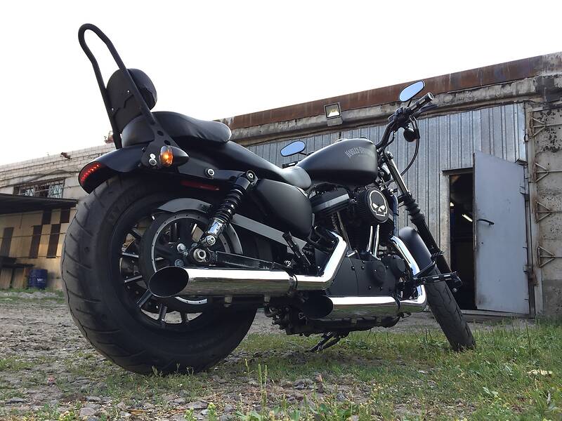 Мотоцикл Чоппер Harley-Davidson 883 Iron 2013 в 
