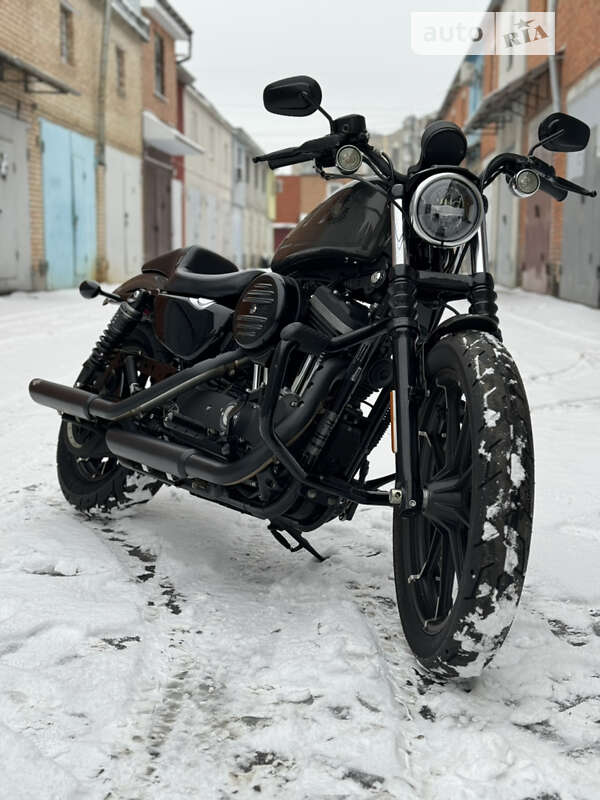 Боббер Harley-Davidson 883 Iron 2019 в Вишневом