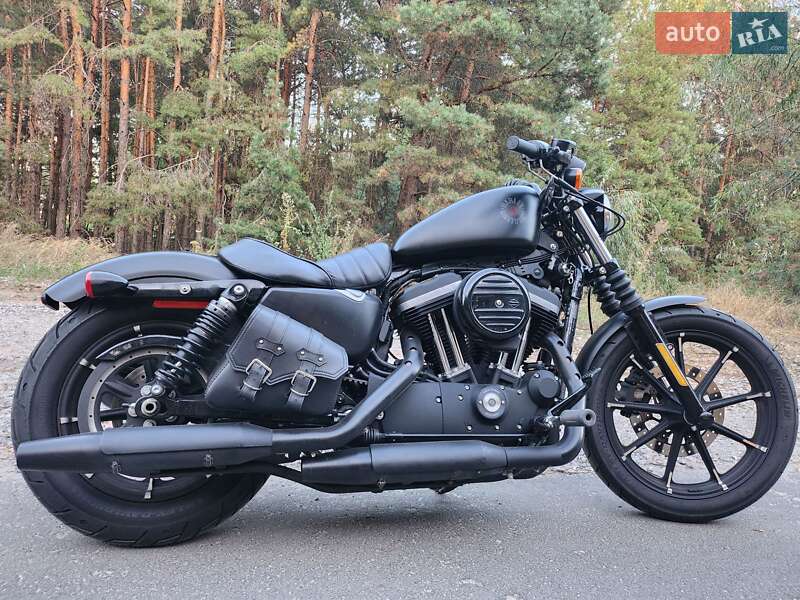 Мотоцикл Чоппер Harley-Davidson 883 Iron 2022 в 