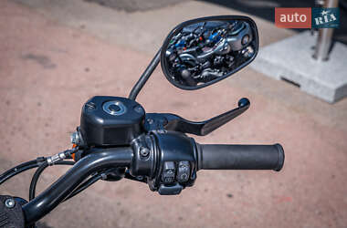 Мотоцикл Круізер Harley-Davidson 883 Iron 2019 в 