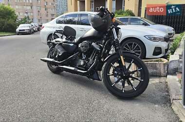 Мотоцикл Чоппер Harley-Davidson 883 Iron 2022 в 