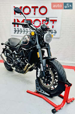 Мотоцикл Чоппер Harley-Davidson 883 Iron 2024 в 