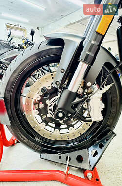Мотоцикл Чоппер Harley-Davidson 883 Iron 2024 в 