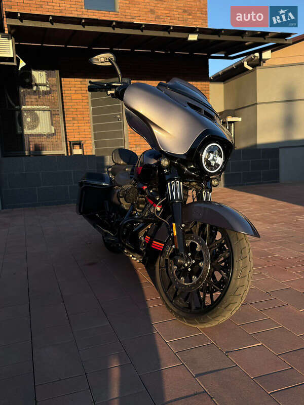 Мотоцикл Чоппер Harley-Davidson CVO Road Glide 2020 в Одессе