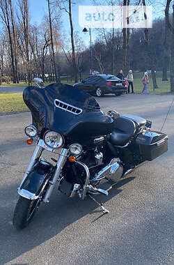 Мотоцикл Классик Harley-Davidson FLHTCU Ultra Classic Electra Glide 2018 в 