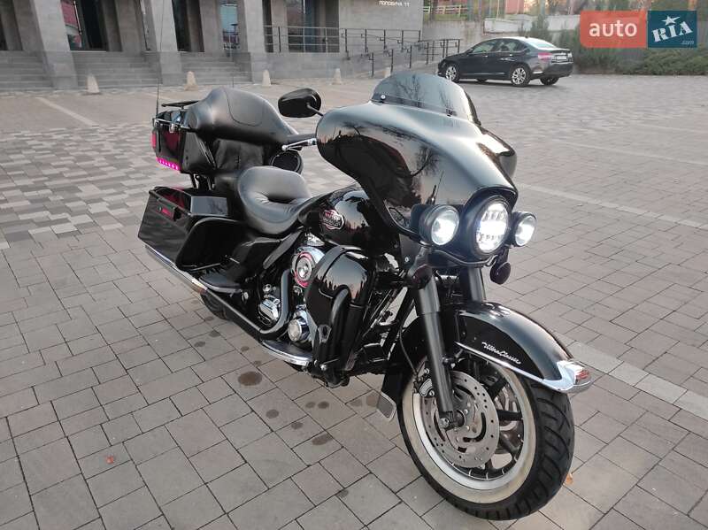 Мотоцикл Круізер Harley-Davidson FLHX 2013 в Рівному фото Мотоцикл Круізер Harley-Davidson FLHX 2013 в Рівному