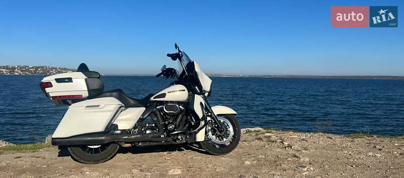 Harley-Davidson FLHXSE 2018