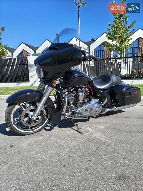 Мотоцикл Туризм Harley-Davidson Street Glide 2018 в 