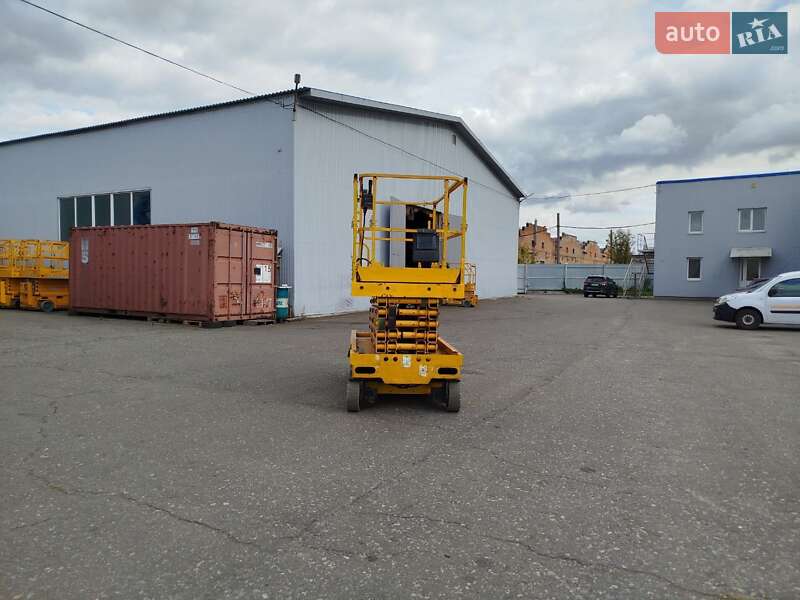 Ножничный подъемник Haulotte Compact 2010 в Киеве фото 4 Ножничный подъемник Haulotte Compact 2010 в Киеве