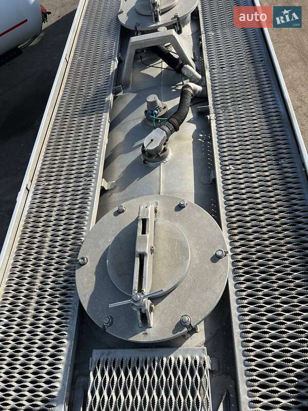 Цистерна полуприцеп Hendricks BPW 2000 в Киеве фото 3 Цистерна полуприцеп Hendricks BPW 2000 в Киеве