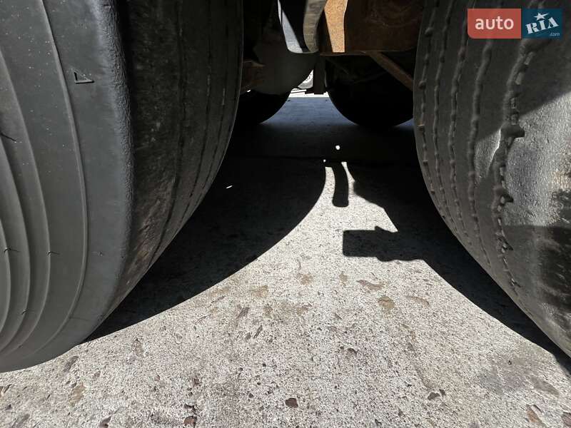 Цистерна полуприцеп Hendricks Goch 2003 в Львове