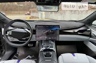 Седан HiPhi Z 2023 в 