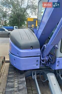Гусеничный экскаватор Hitachi EX 2001 в 
