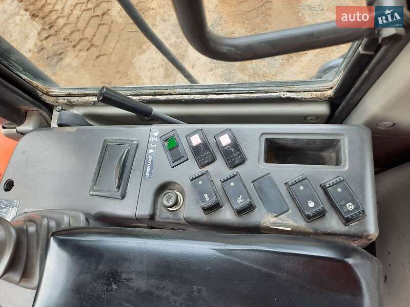 Фронтальный погрузчик Hitachi ZW 2006 в Луцке