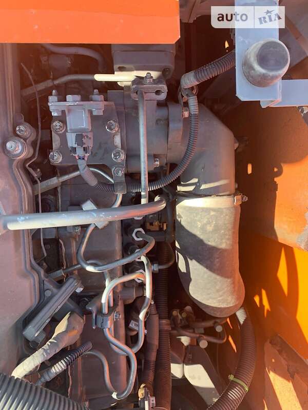 Гусеничный экскаватор Hitachi ZX 2011 в Киеве