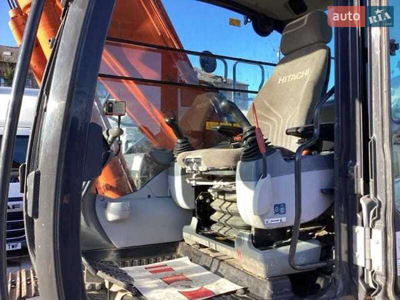 Гусеничный экскаватор Hitachi ZX 2018 в Киеве