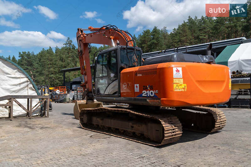 Гусеничный экскаватор Hitachi ZX 2021 в Житомире