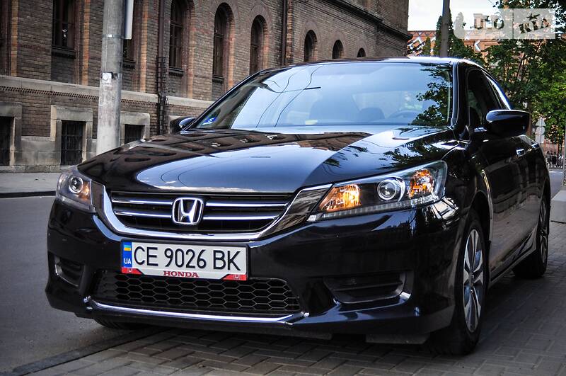 Седан Honda Accord 2013 в Чернівцях