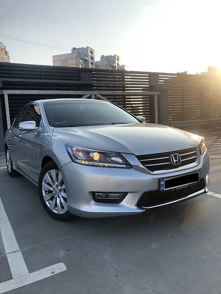 Седан Honda Accord 2013 в Києві