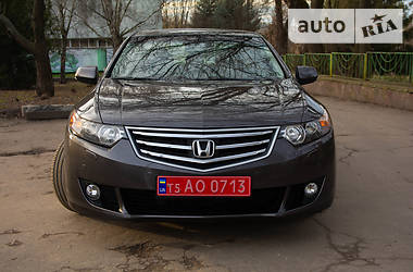 Седан Honda Accord 2010 в Ровно