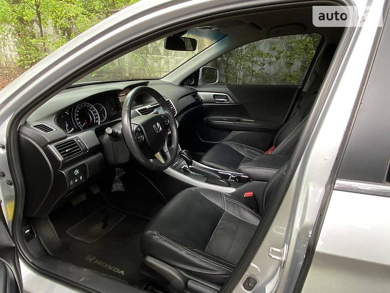 Седан Honda Accord 2013 в Києві