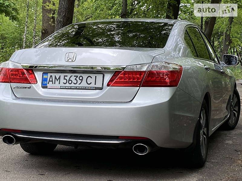 Седан Honda Accord 2013 в Києві