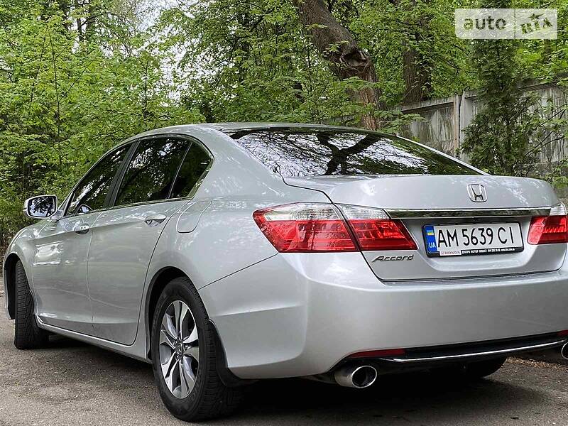 Седан Honda Accord 2013 в Києві