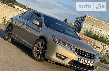 Седан Honda Accord 2015 в Киеве