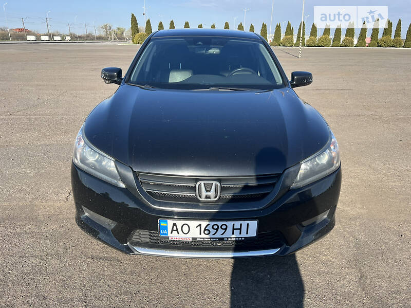 Седан Honda Accord 2014 в Ужгороде