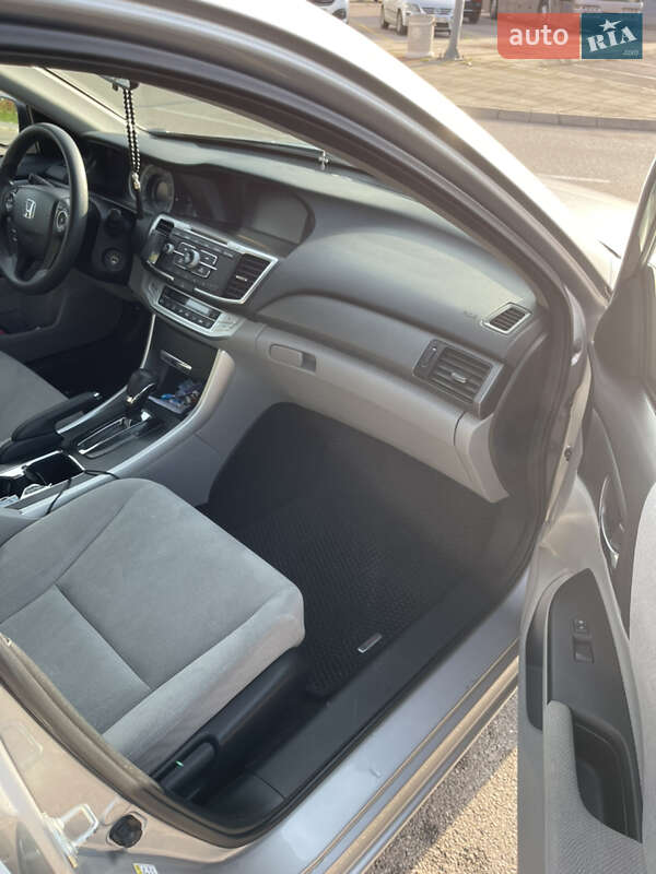 Седан Honda Accord 2013 в Черкассах