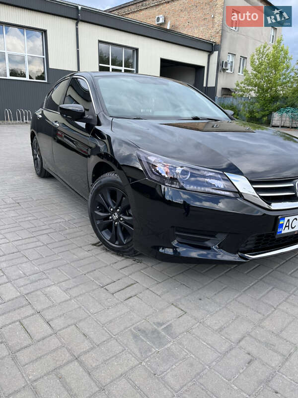 Седан Honda Accord 2015 в Цумани