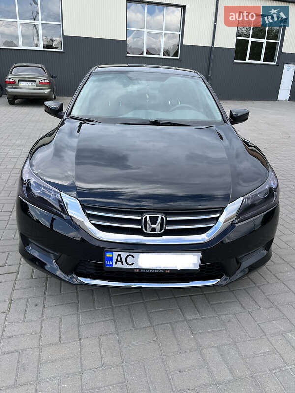 Седан Honda Accord 2015 в Цумани