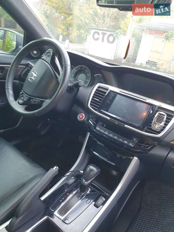 Седан Honda Accord 2016 в Чернівцях