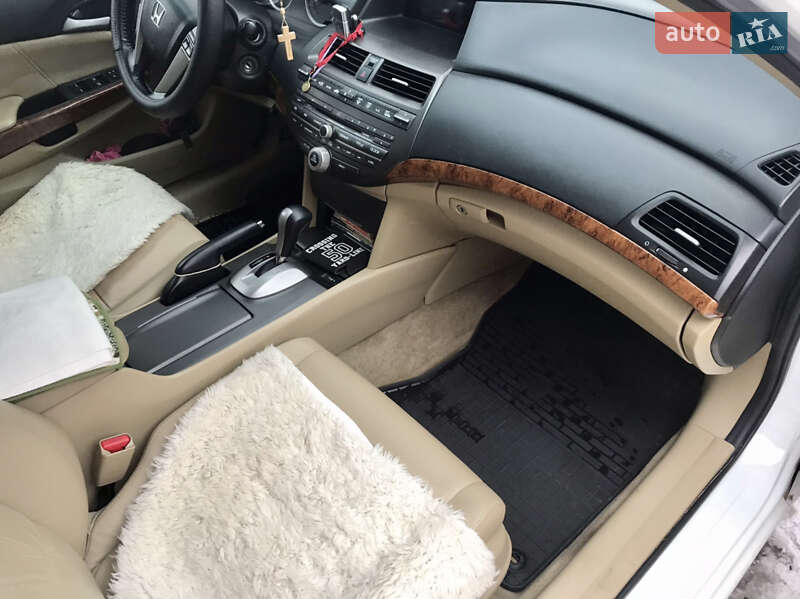 Седан Honda Accord 2010 в Львове