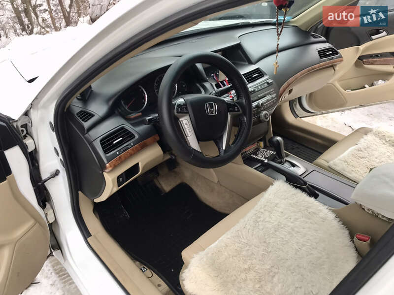 Седан Honda Accord 2010 в Львове