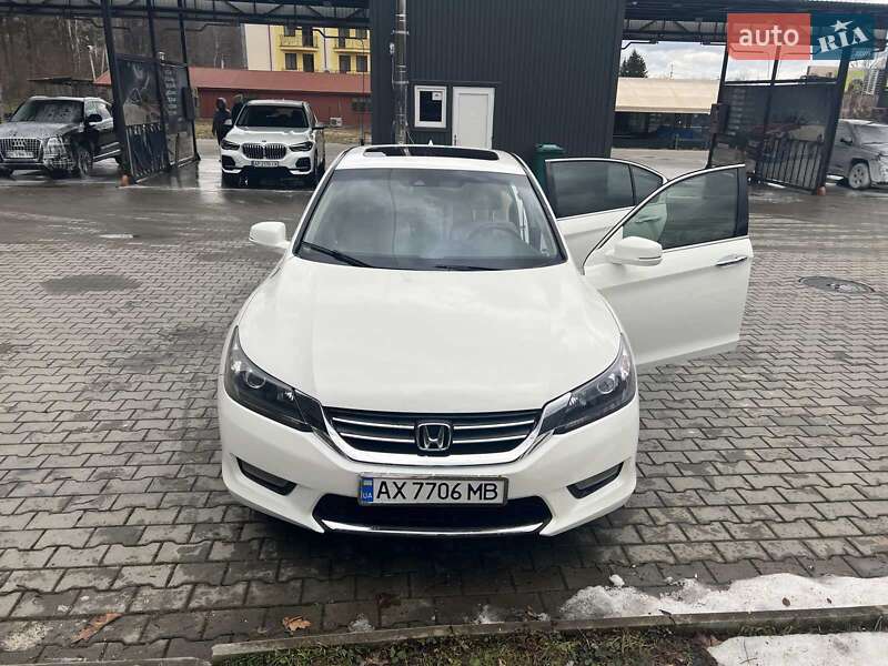 Седан Honda Accord 2014 в Львове