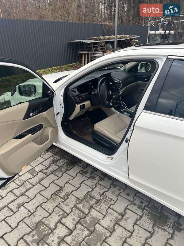 Седан Honda Accord 2014 в Львове