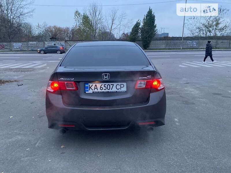 Седан Honda Accord 2010 в Києві