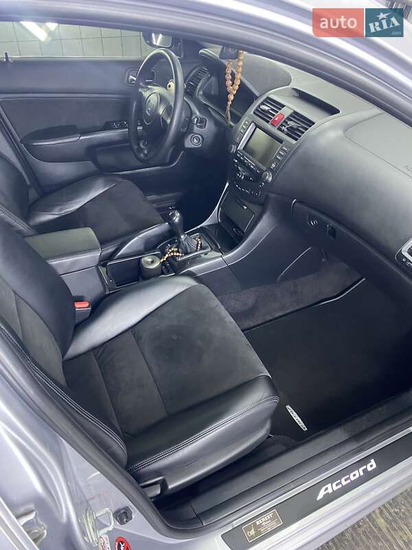 Седан Honda Accord 2004 в Киеве