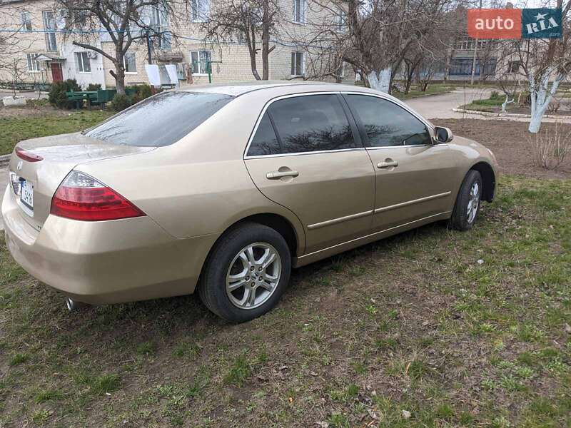 Седан Honda Accord 2006 в Онуфриевке