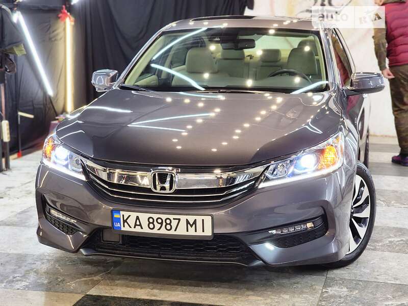 Седан Honda Accord 2016 в Киеве