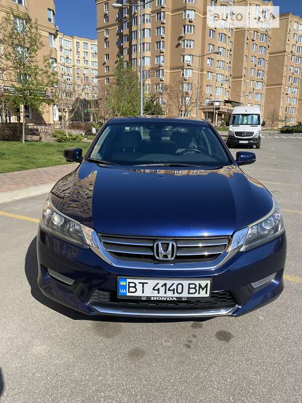 Седан Honda Accord 2013 в Києві